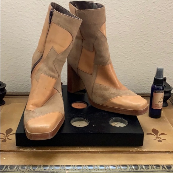 Super cute Candies leather boot. Made in Brazil - Picture 2 of 4